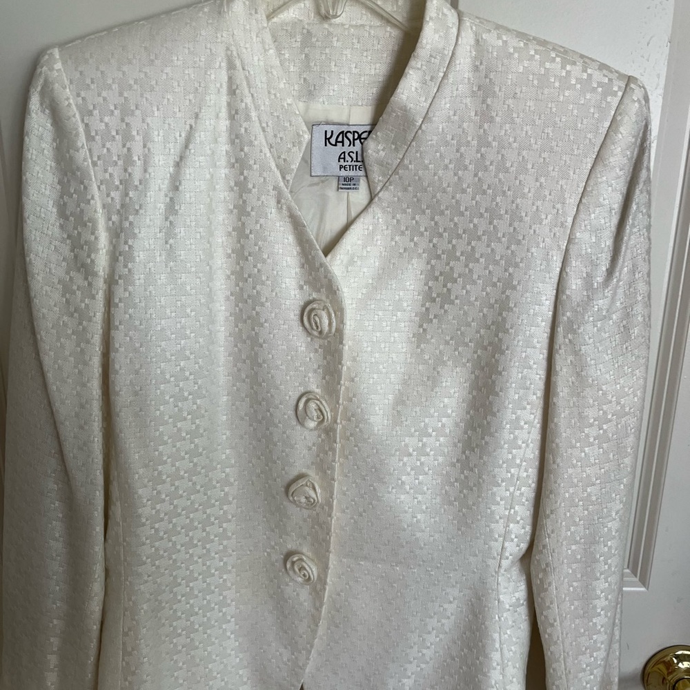 KASPER PETITE WHITE TWO PIECE SUIT